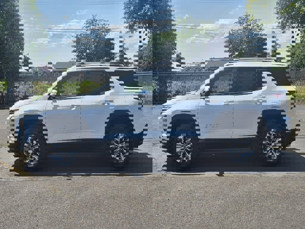 New 2026 Chevrolet Equinox LT w/ Convenience Package II image 2