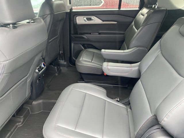 Used 2025 Ford Explorer Active w/ Active Comfort Package image 8