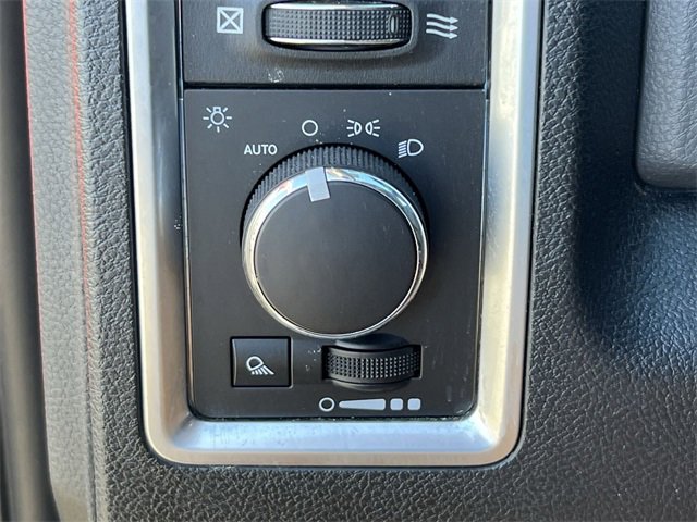 Used 2017 RAM 1500 Classic SLT image 32