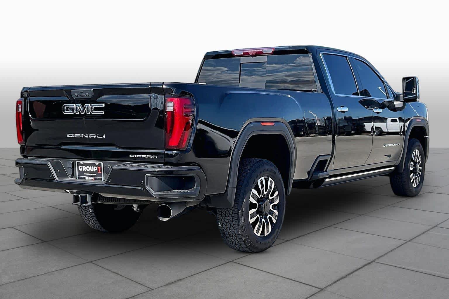 Used 2025 GMC Sierra 3500 Denali Ultimate AWD/4WD image 13