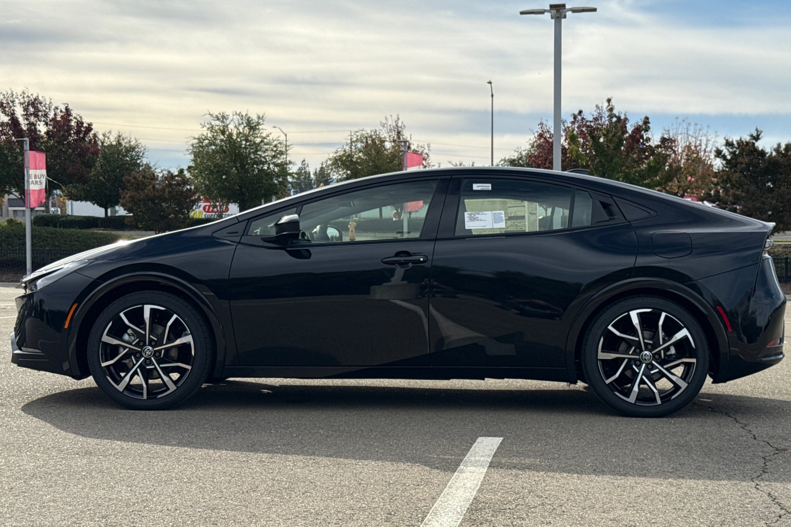 New 2026 Toyota Prius Plug-In Hybrid FWD image 9