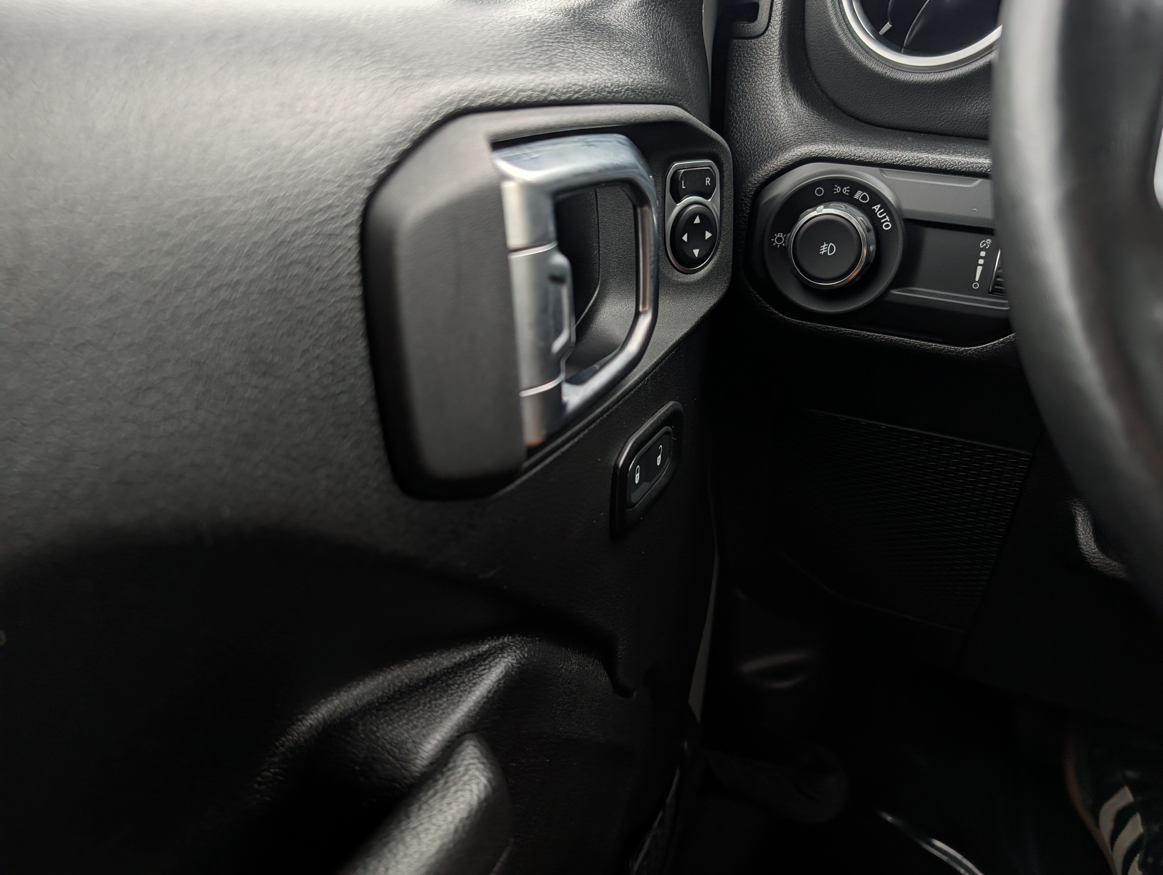 Used 2023 Jeep Wrangler Unlimited Rubicon w/ Cold Weather Group AWD/4WD image 51