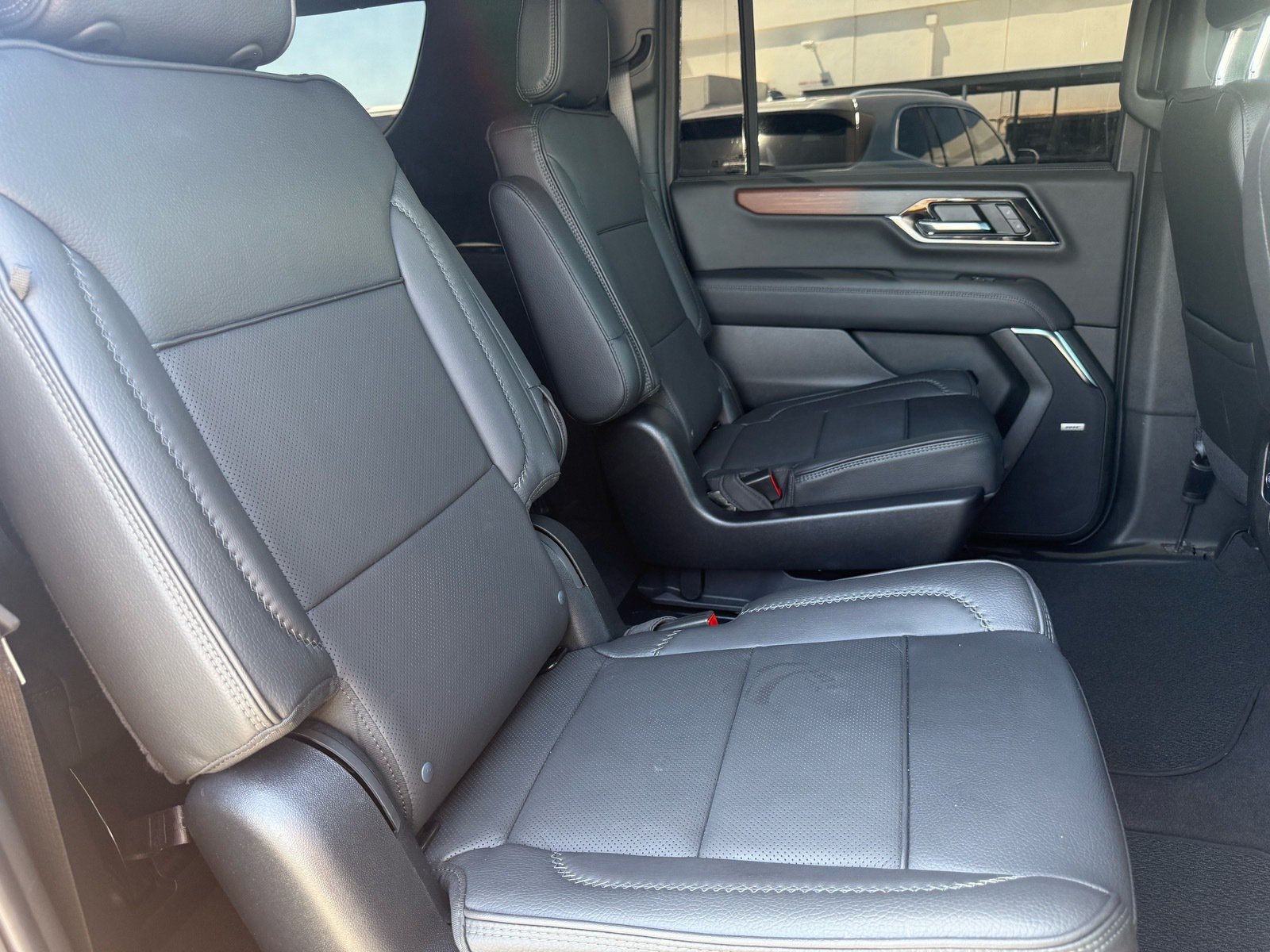 Used 2025 GMC Yukon XL Denali AWD/4WD image 27