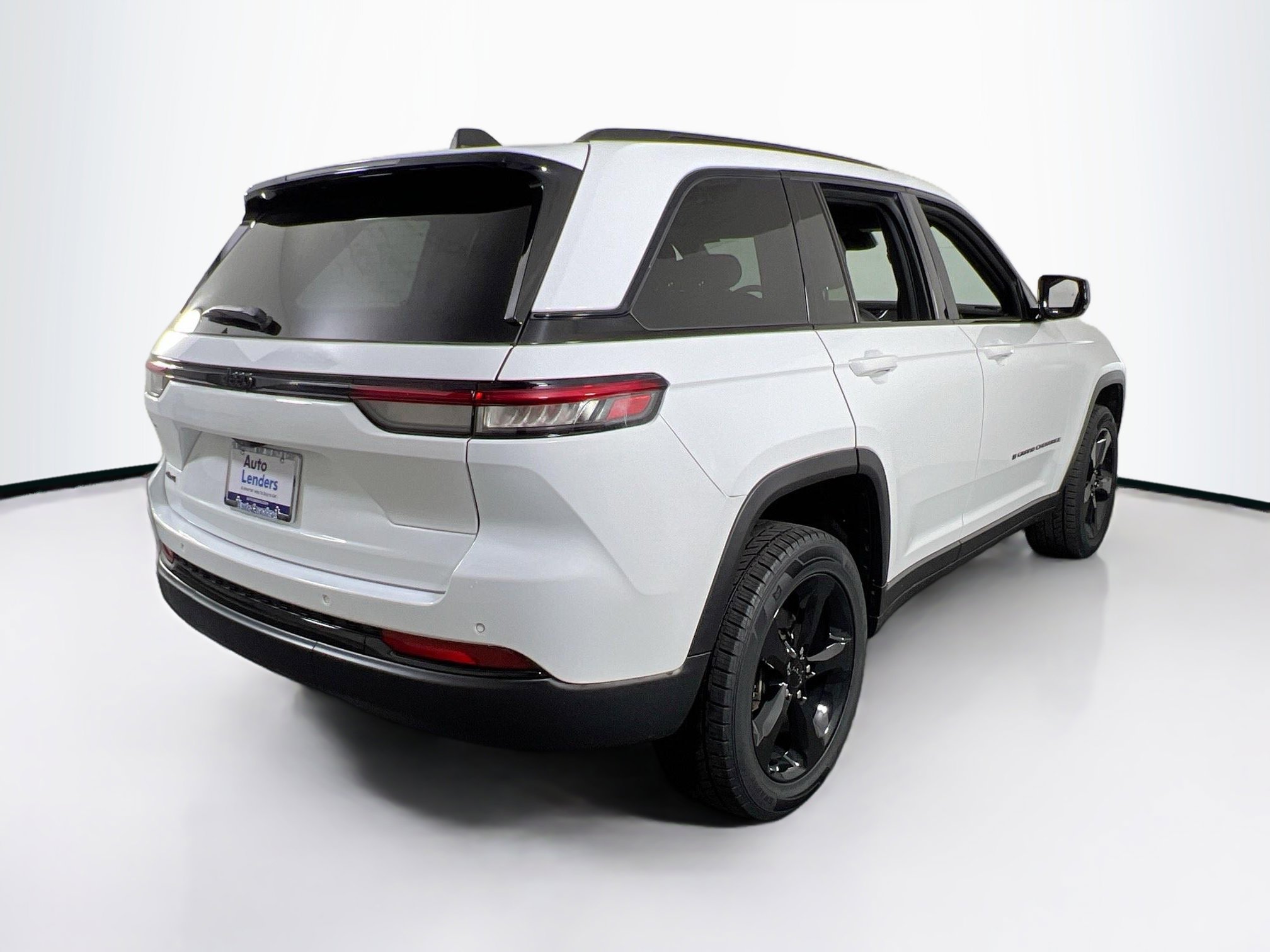 Used 2023 Jeep Grand Cherokee Altitude image 5