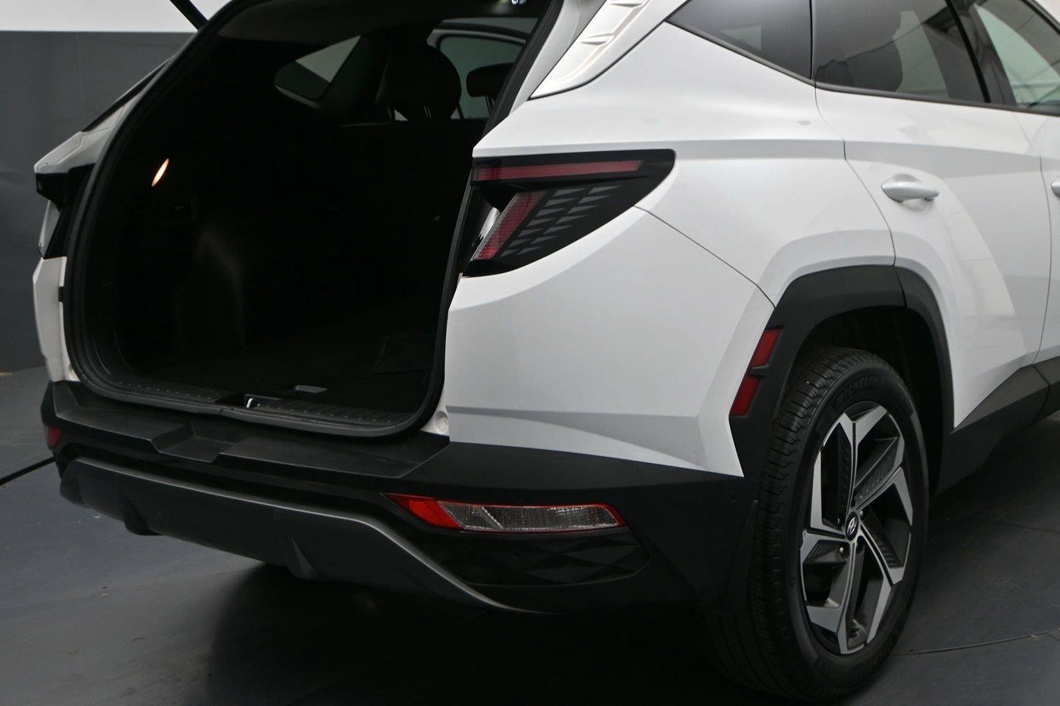 Used 2023 Hyundai Tucson Limited AWD/4WD image 12
