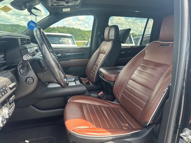 Used 2023 GMC Yukon XL Denali Ultimate w/ LPO, Floor Liner Package AWD/4WD image 9