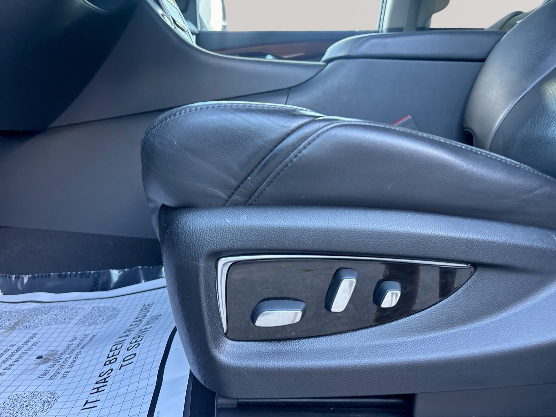 Used 2019 Cadillac Escalade ESV Luxury AWD/4WD image 14