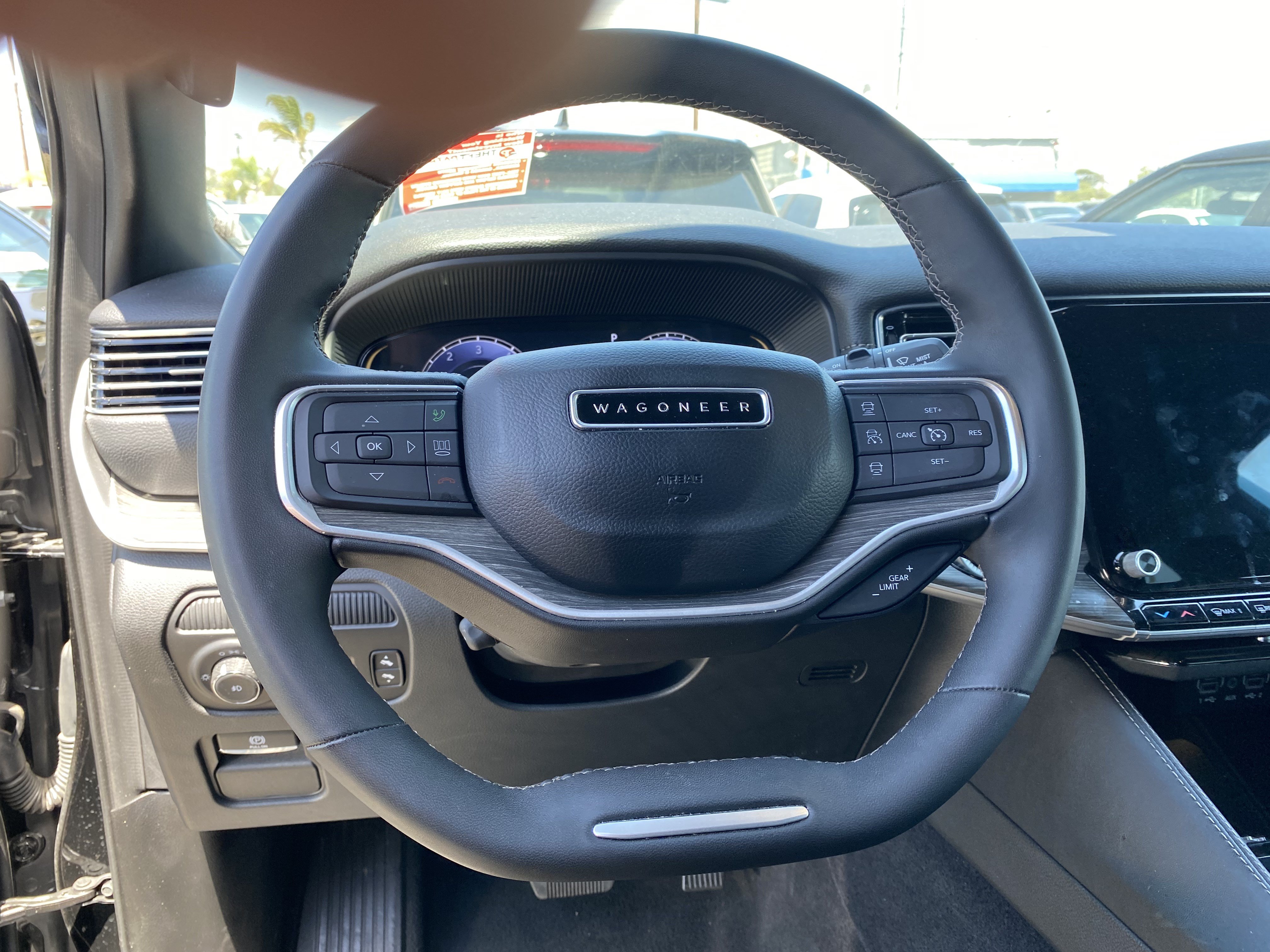 Used 2024 Jeep Wagoneer L Series II w/ Flexible Seating Group AWD/4WD image 27