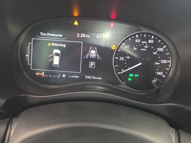Used 2022 Nissan Kicks SR w/ Premium Package FWD image 5
