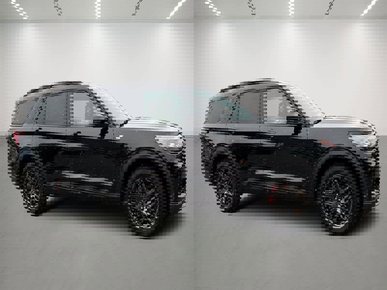 Used 2025 Ford Explorer ST-Line w/ ST-Line Street Pack image 6