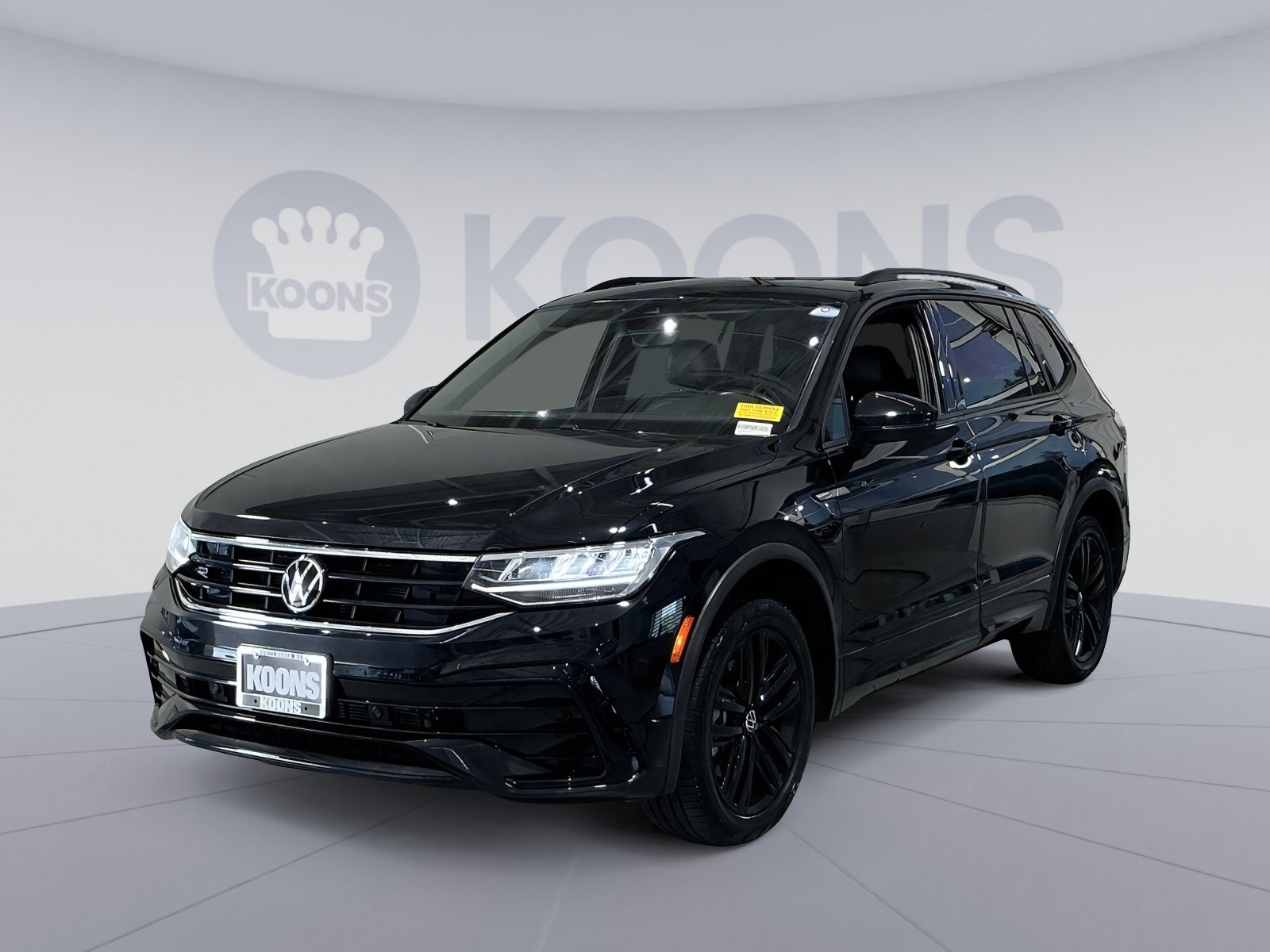 Used 2022 Volkswagen Tiguan SE R-Line AWD/4WD image 1