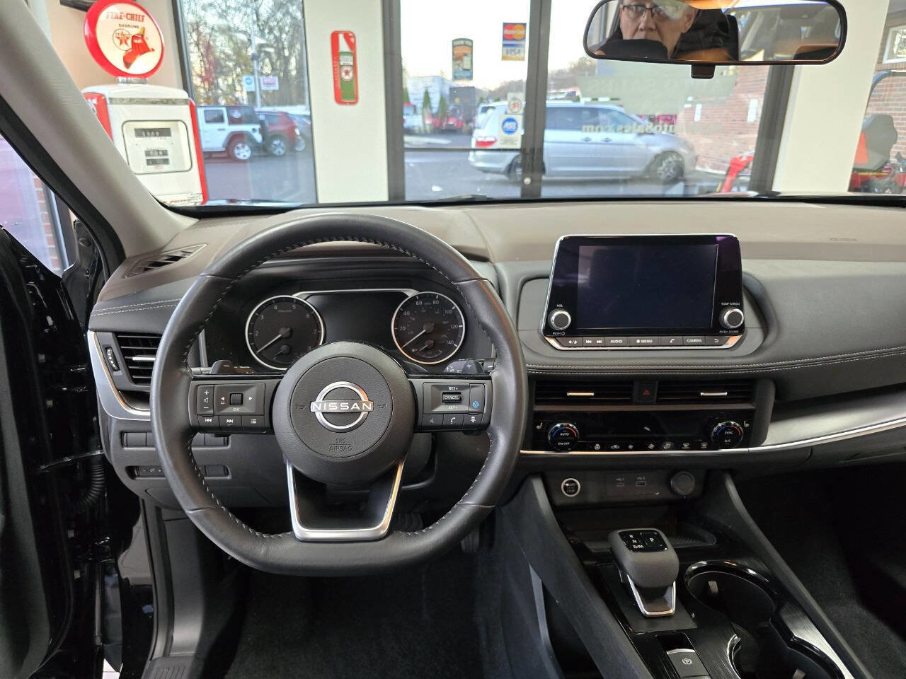 Used 2023 Nissan Rogue SV w/ SV Premium B Package image 25