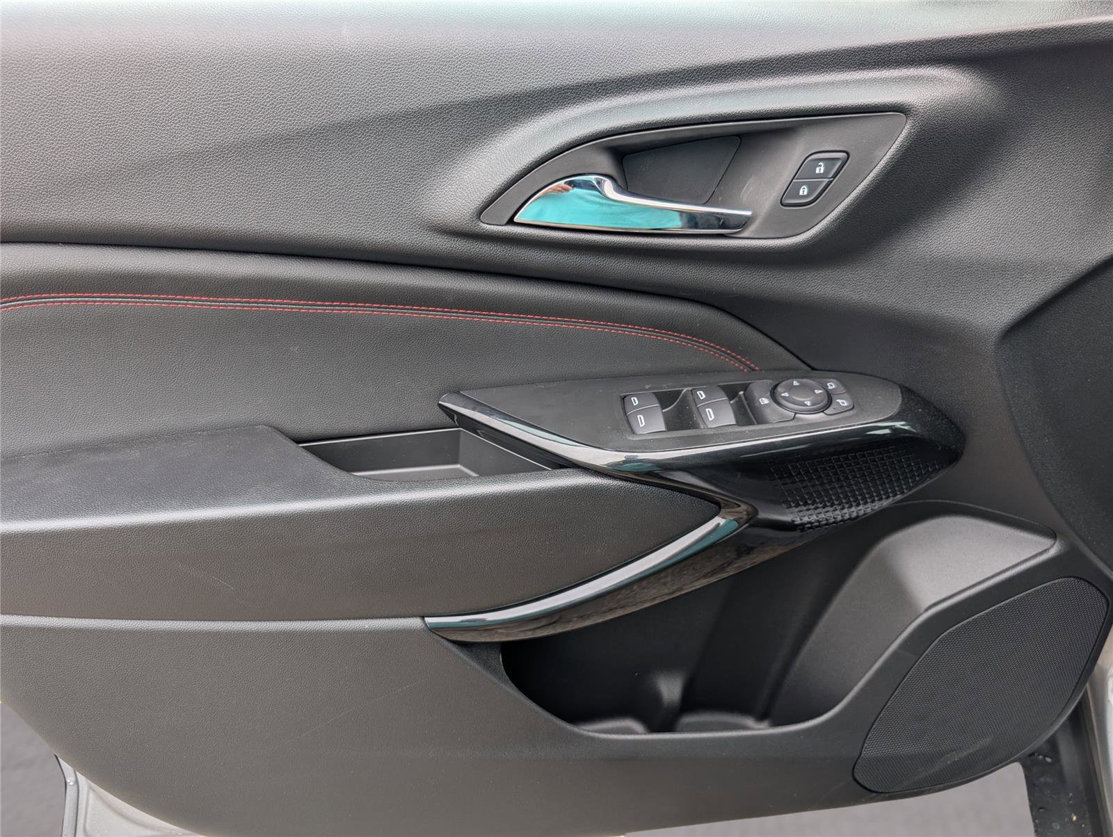 New 2026 Chevrolet Trax RS w/ Sunroof Package image 14