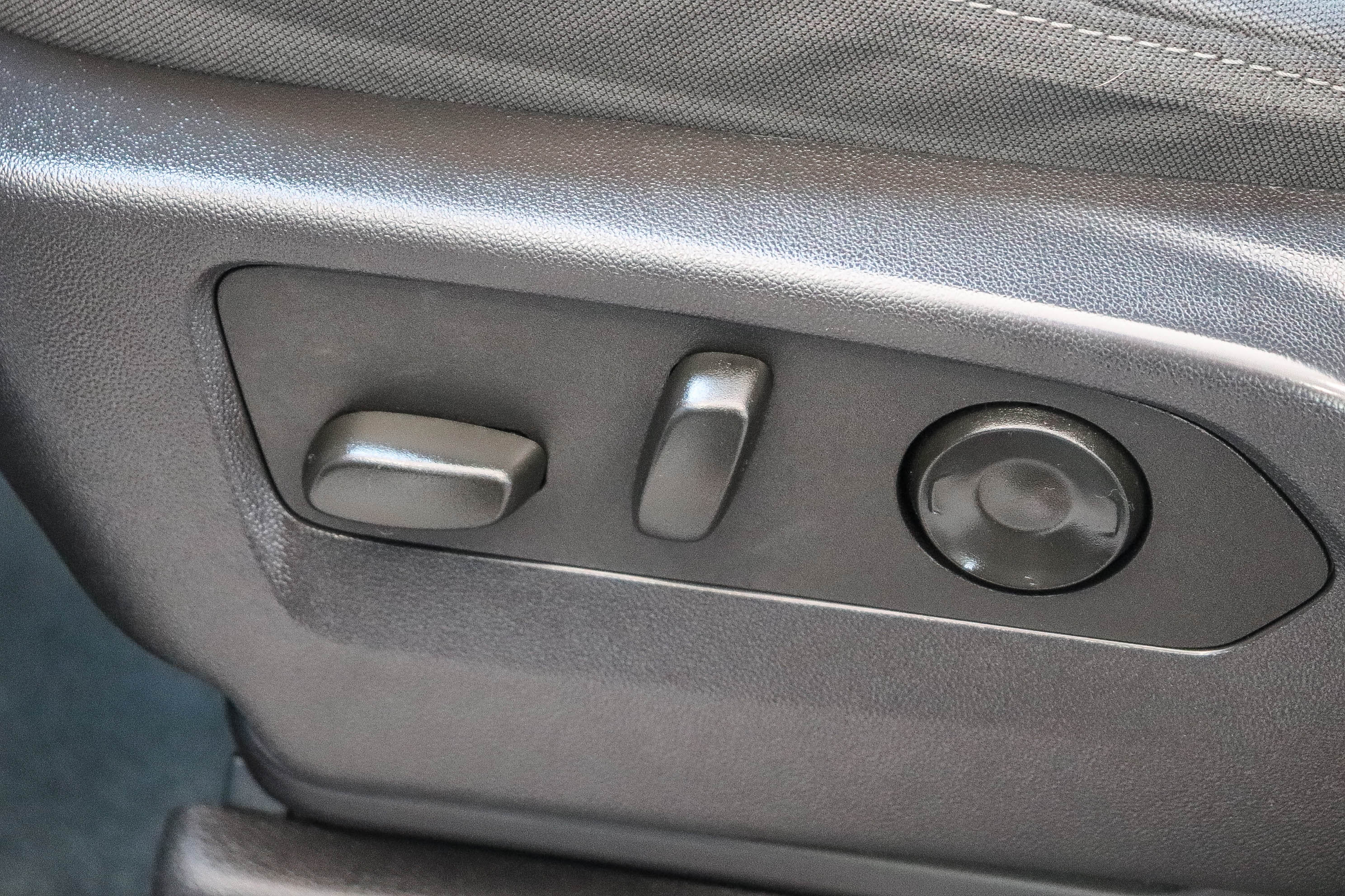 Used 2024 Chevrolet Silverado 1500 Custom Trail Boss w/ LPO, Dark Essentials Package AWD/4WD image 24