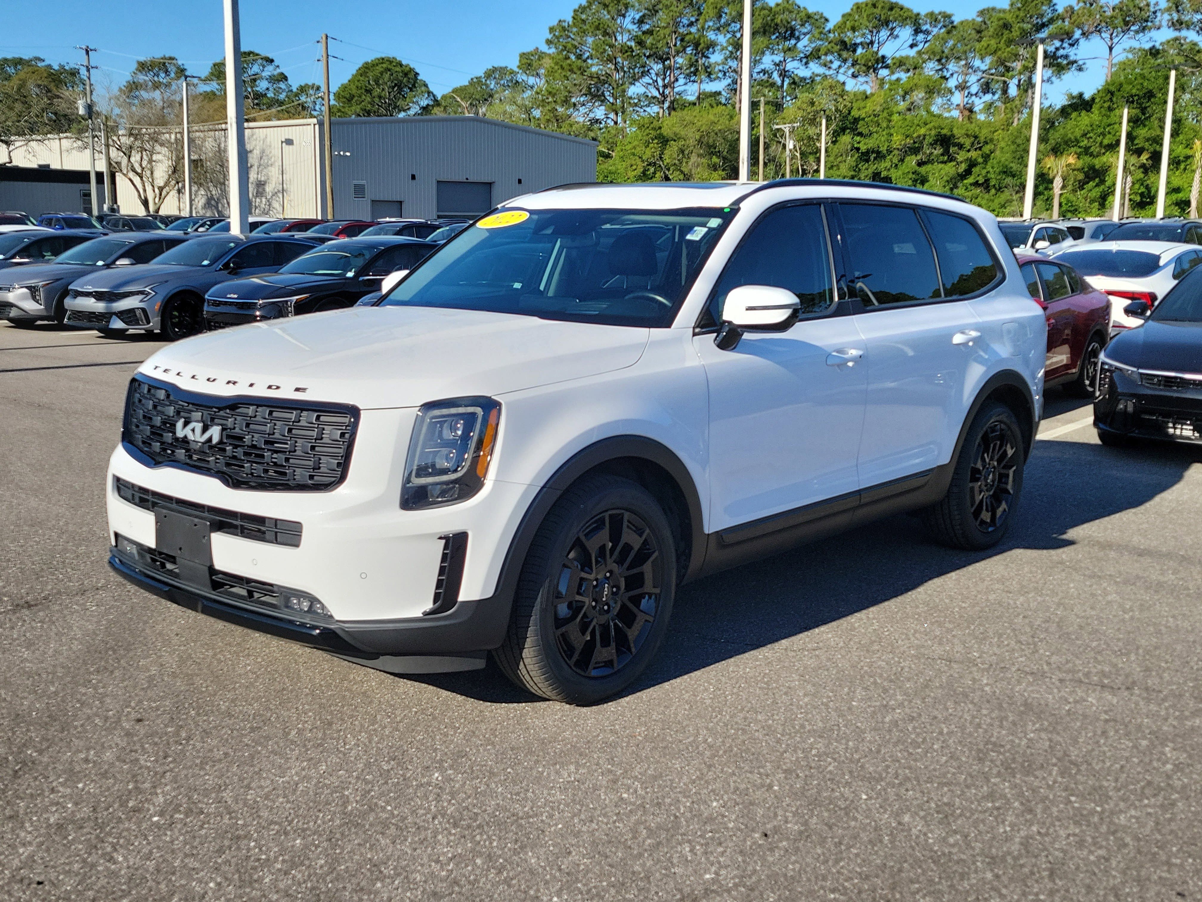 Certified 2022 Kia Telluride SX w/ SX Prestige Package AWD/4WD image 3
