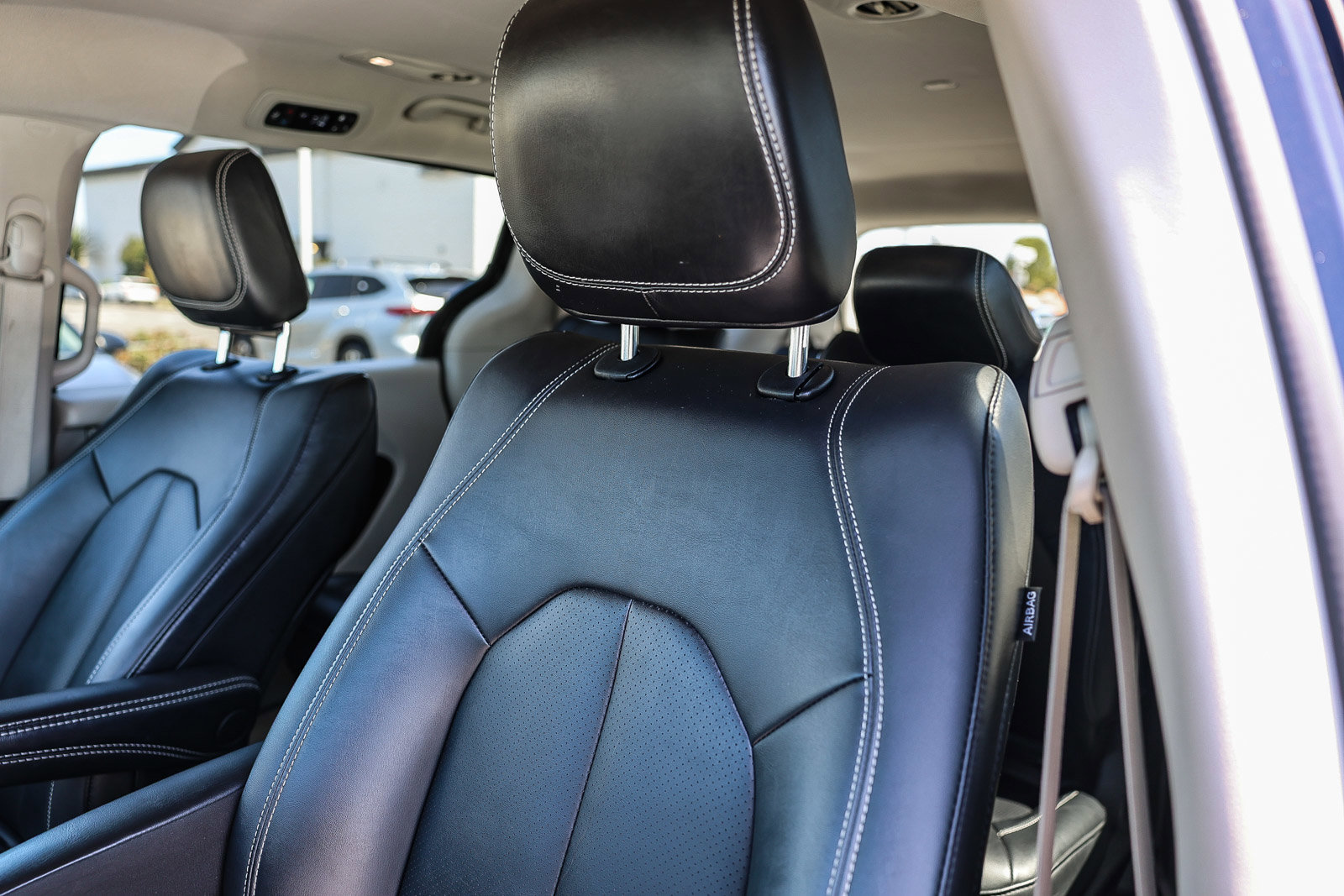 Used 2024 Chrysler Pacifica Select FWD image 16