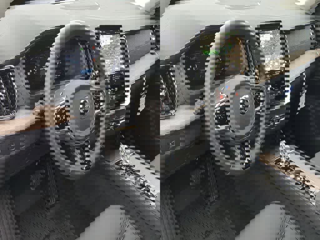 Certified 2026 Volvo XC90 B6 Plus w/ Protection Package Premier image 2