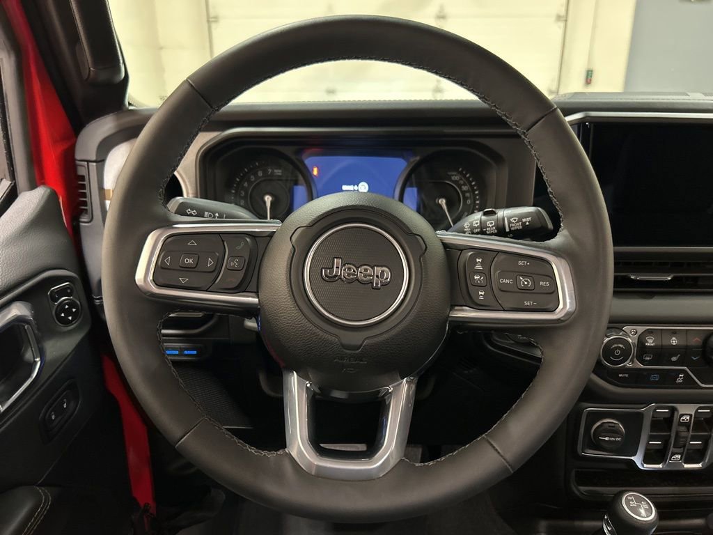 Used 2025 Jeep Wrangler Unlimited Sahara image 17