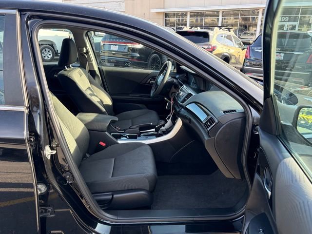 Used 2017 Honda Accord LX image 22