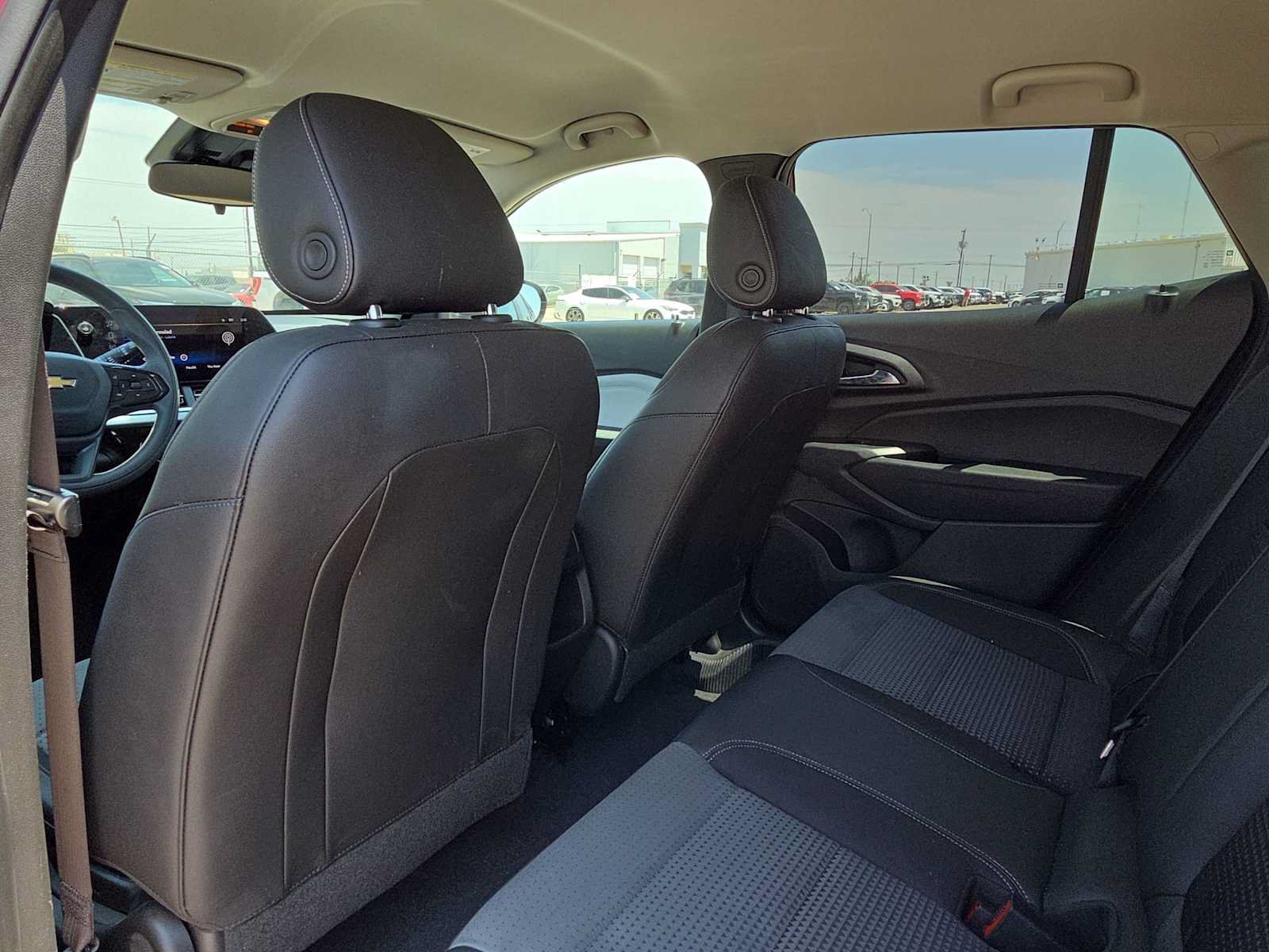 Used 2025 Chevrolet Trax LT FWD image 16