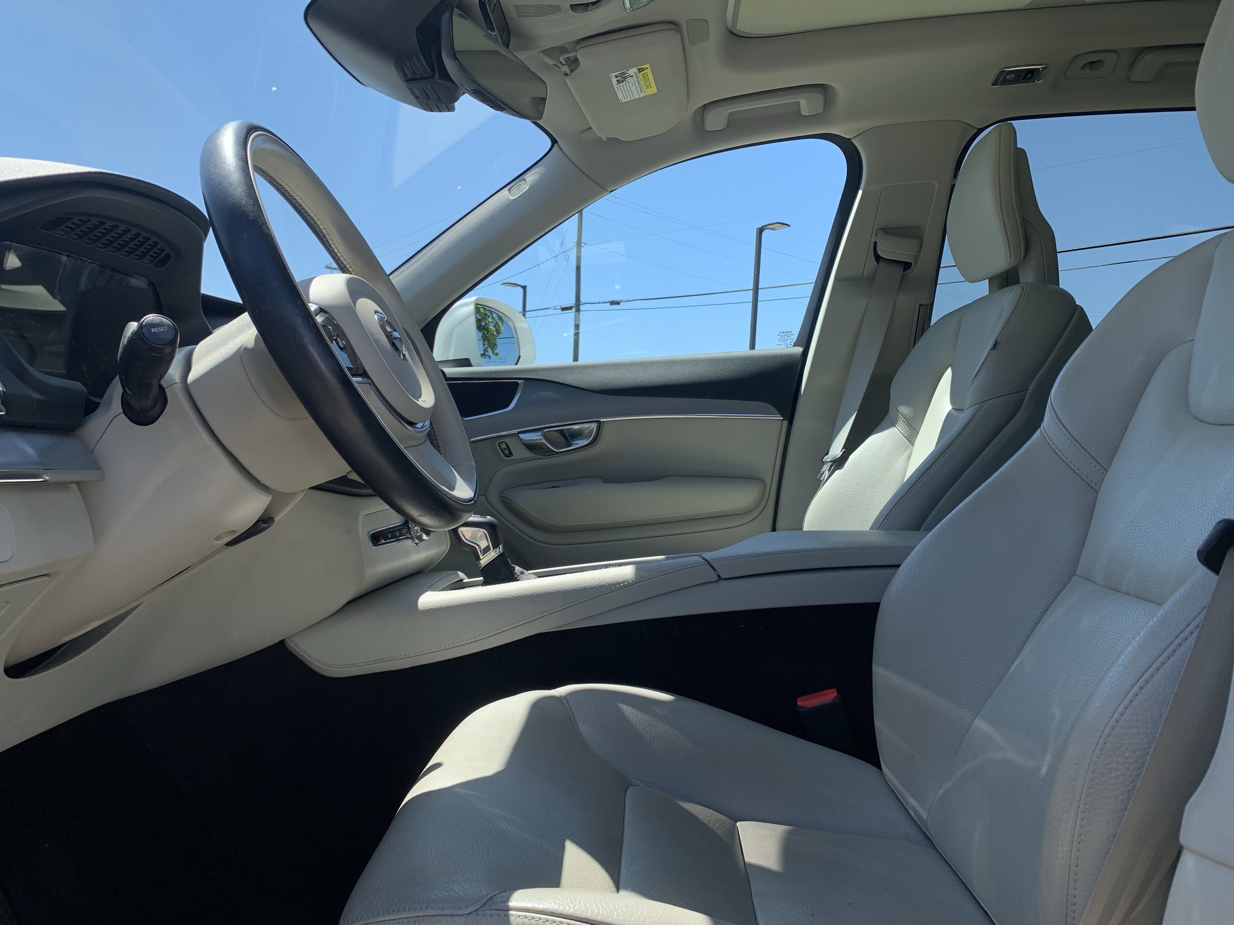 Used 2022 Volvo XC90 T5 Momentum w/ Climate Package FWD image 16