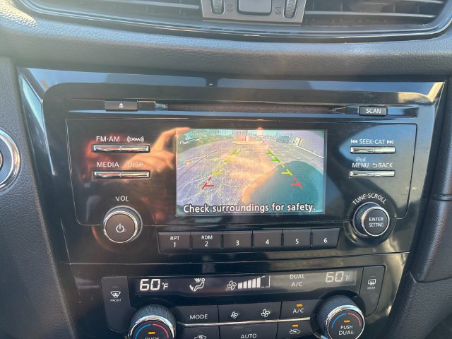Used 2017 Nissan Rogue SV FWD image 21