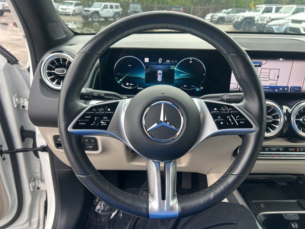 Used 2025 Mercedes-Benz GLB 250 4MATIC image 15