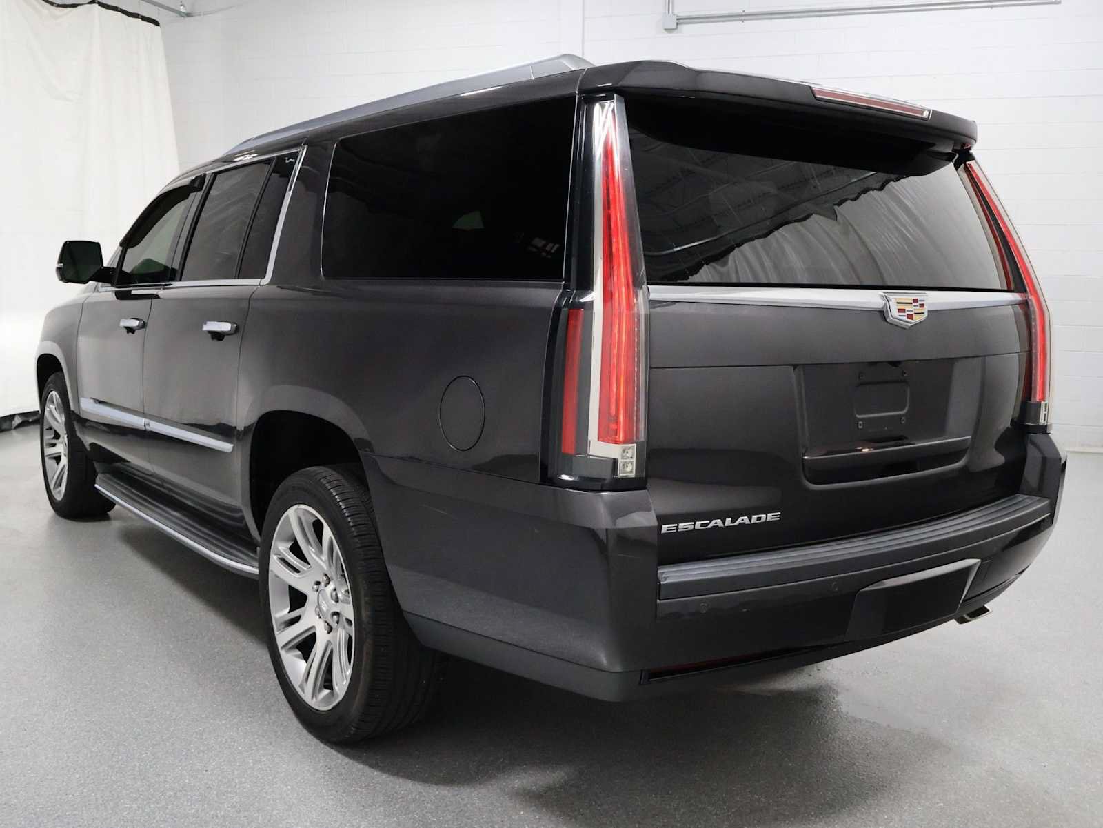 Used 2016 Cadillac Escalade ESV Luxury AWD/4WD image 3