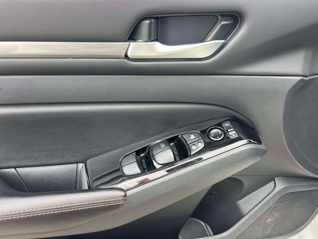 Used 2024 Nissan Altima 2.5 SR FWD image 16
