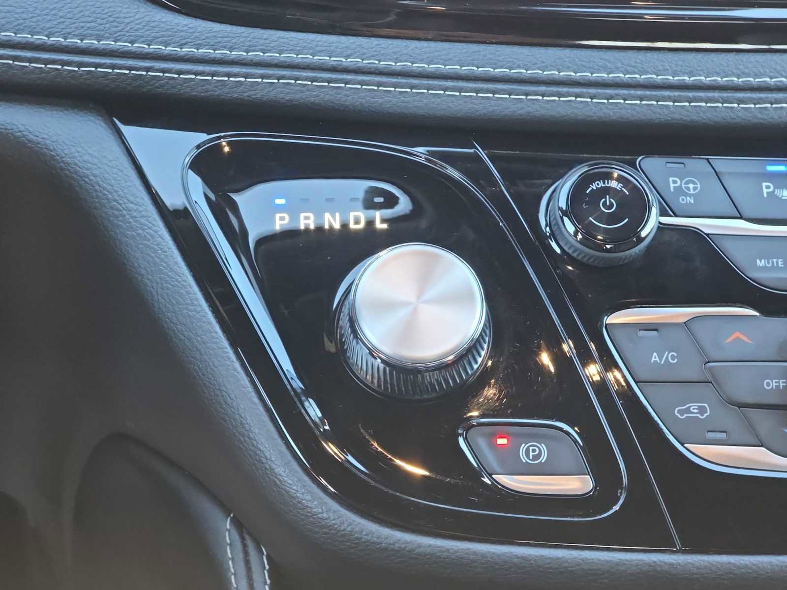 Used 2024 Chrysler Pacifica Premium image 20