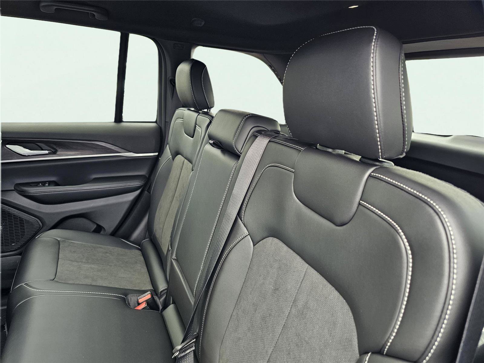 New 2026 Jeep Grand Cherokee Altitude RWD image 31