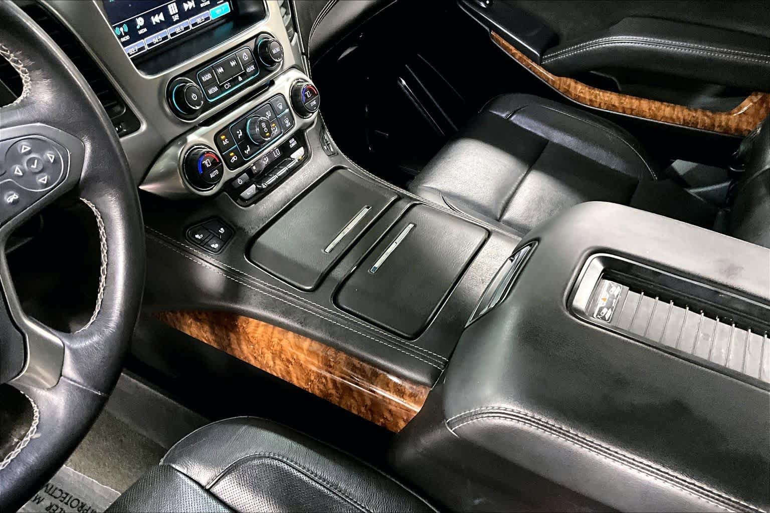 Used 2019 Chevrolet Suburban Premier AWD/4WD image 17