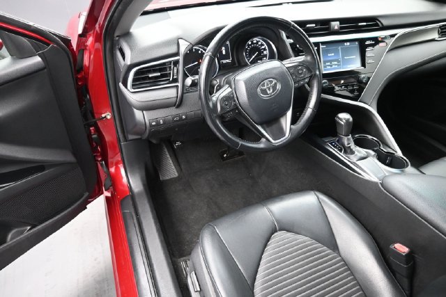 Used 2018 Toyota Camry SE w/ Moonroof Package FWD image 15