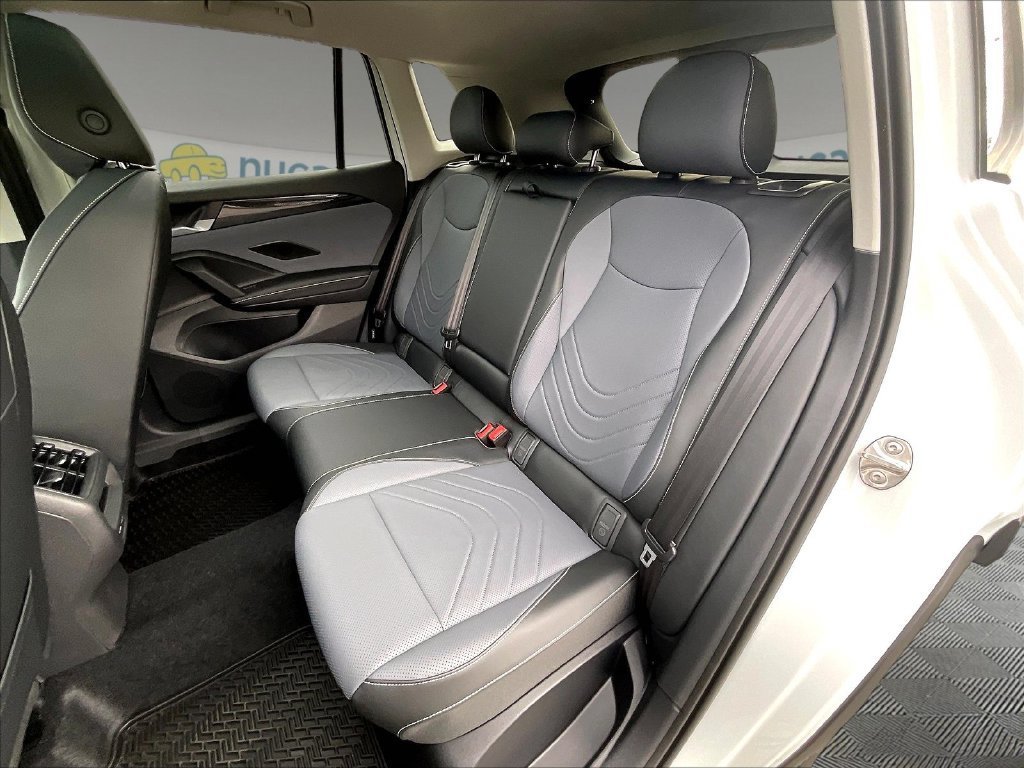 Used 2026 Volkswagen Tiguan SE w/ Panoramic Sunroof Package AWD/4WD image 15