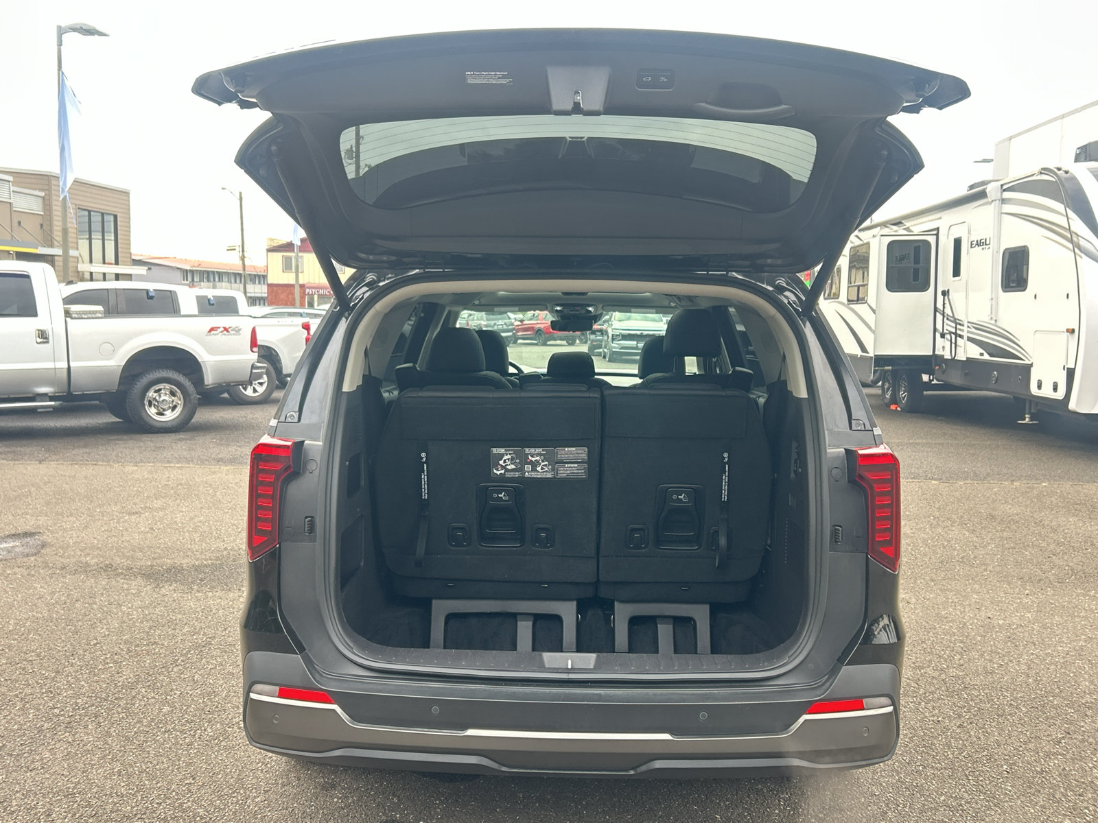 Used 2025 Kia Carnival SX Prestige FWD image 33