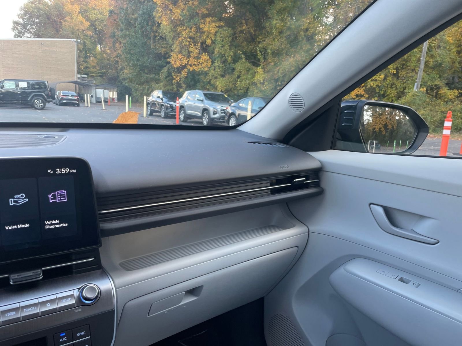 Used 2025 Hyundai Kona SEL image 31