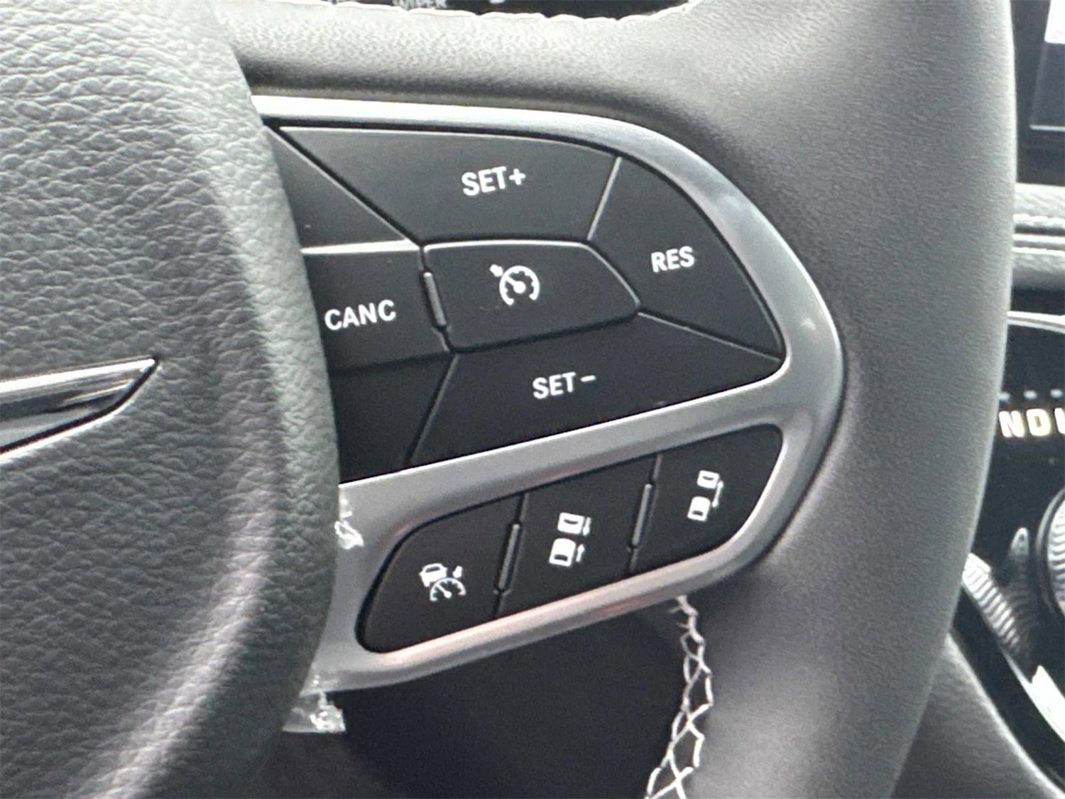 New 2025 Chrysler Pacifica Select image 32