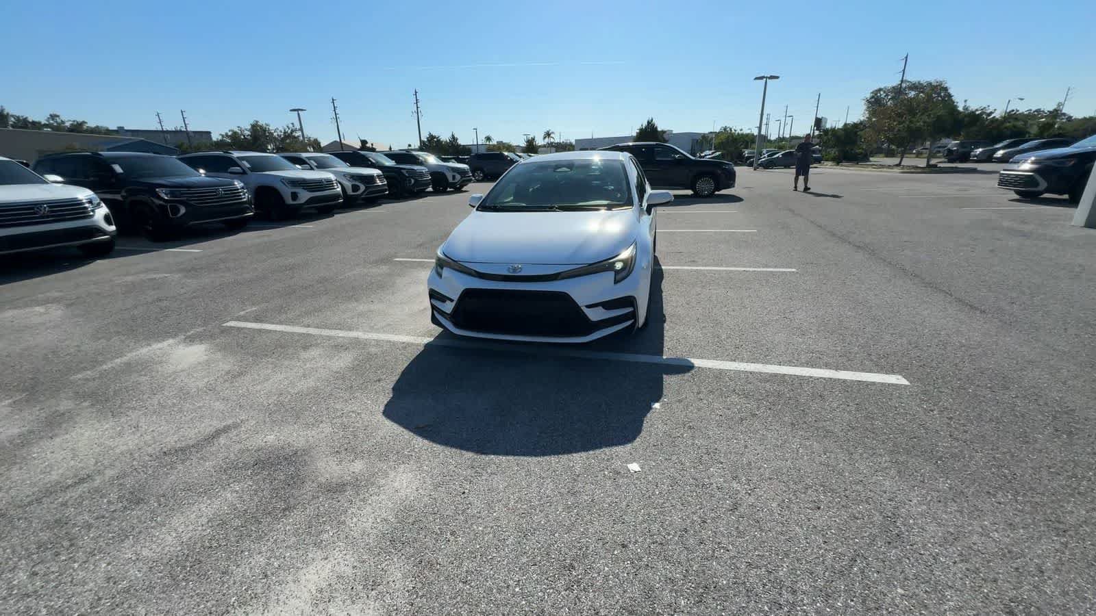 Used 2023 Toyota Corolla SE FWD image 3