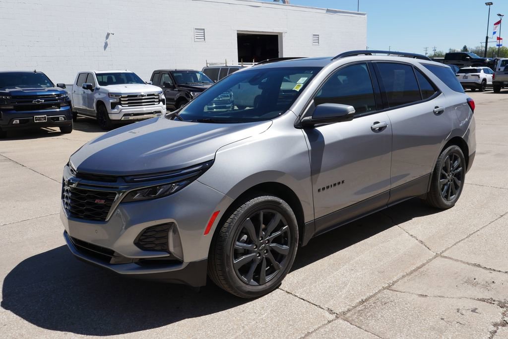 Used 2023 Chevrolet Equinox RS w/ RS Leather Package FWD image 4