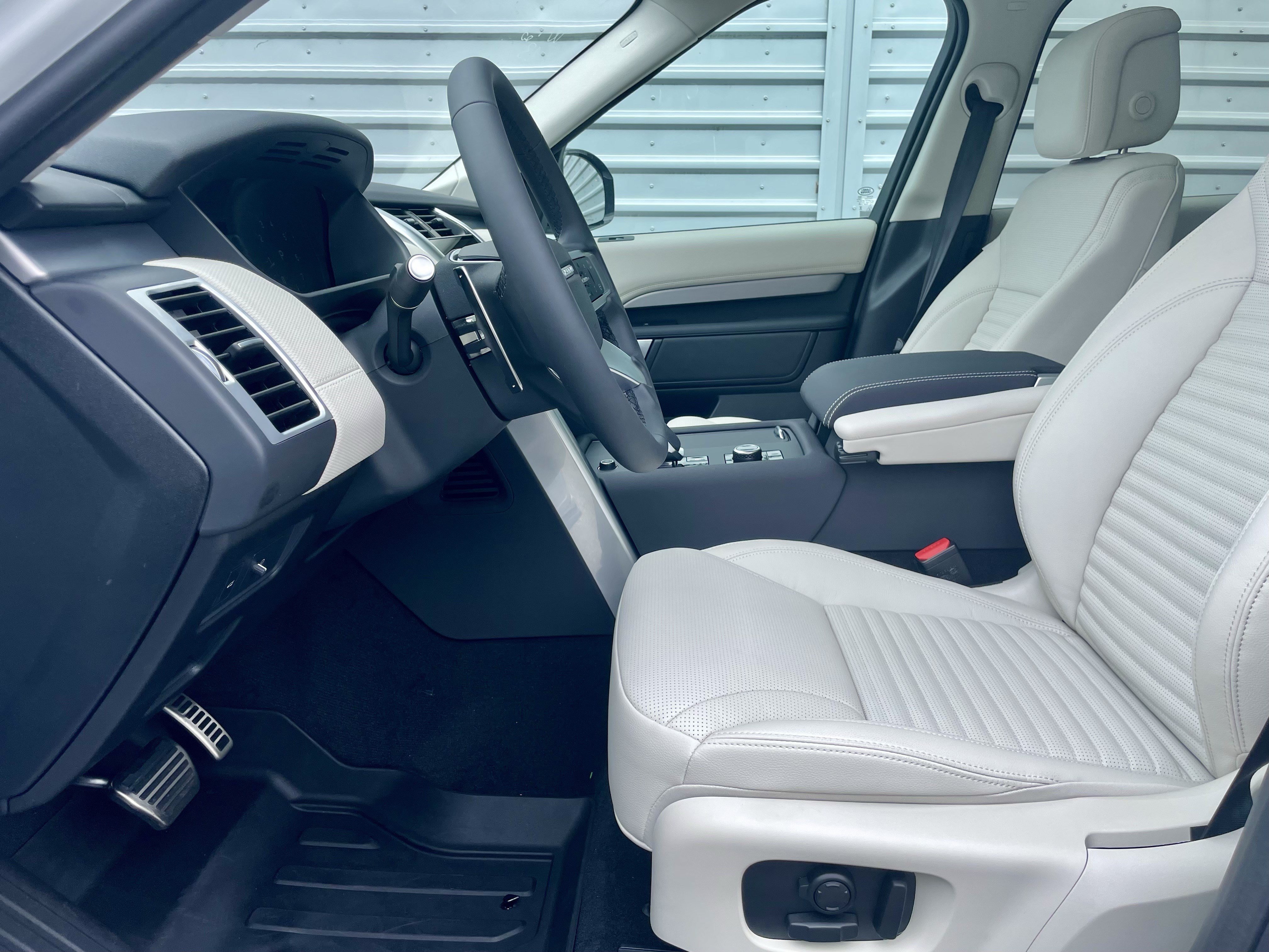 New 2026 Land Rover Discovery Dynamic SE AWD/4WD image 14