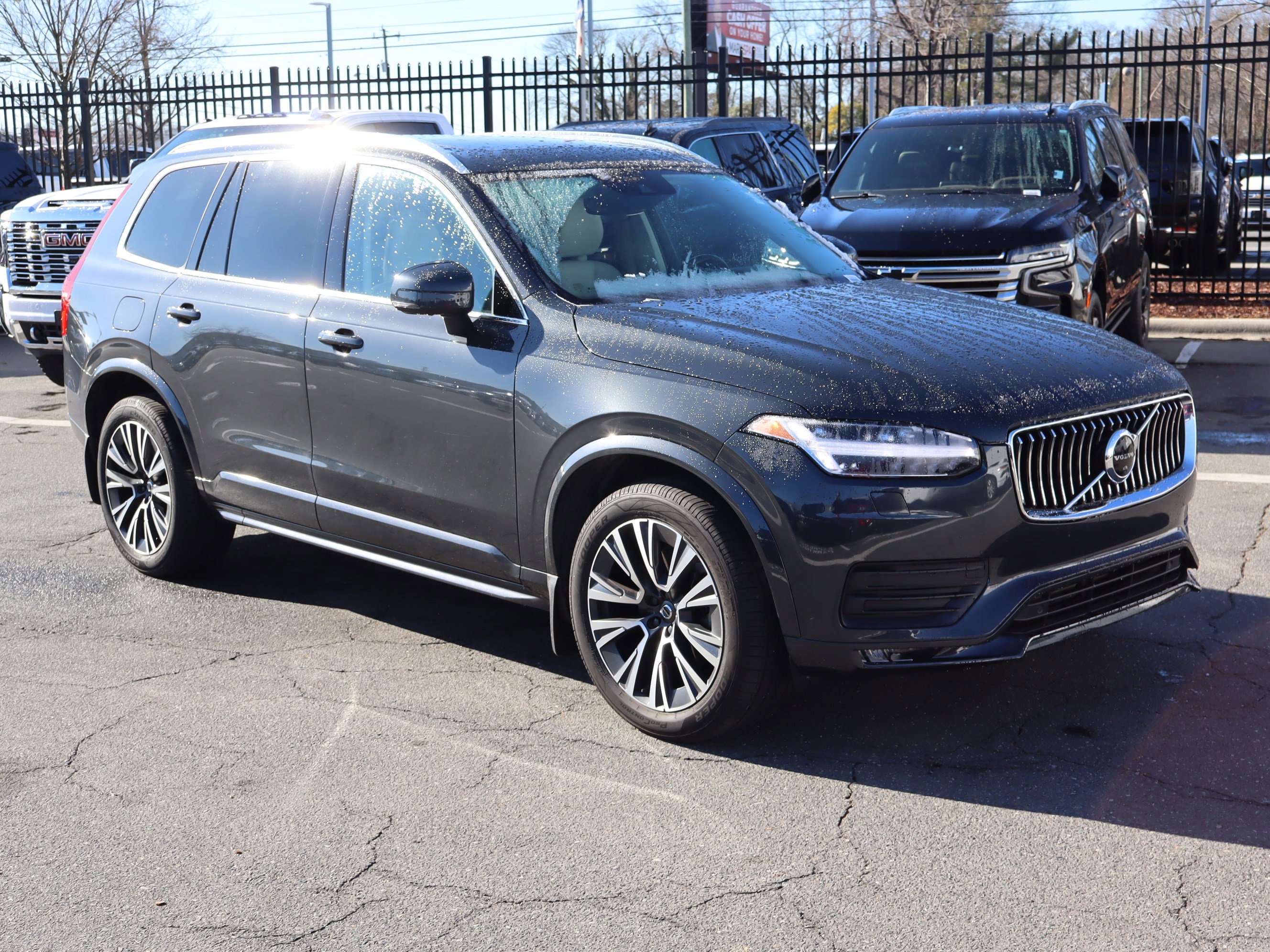 Used 2021 Volvo XC90 T5 Momentum w/ Advanced Package image 2