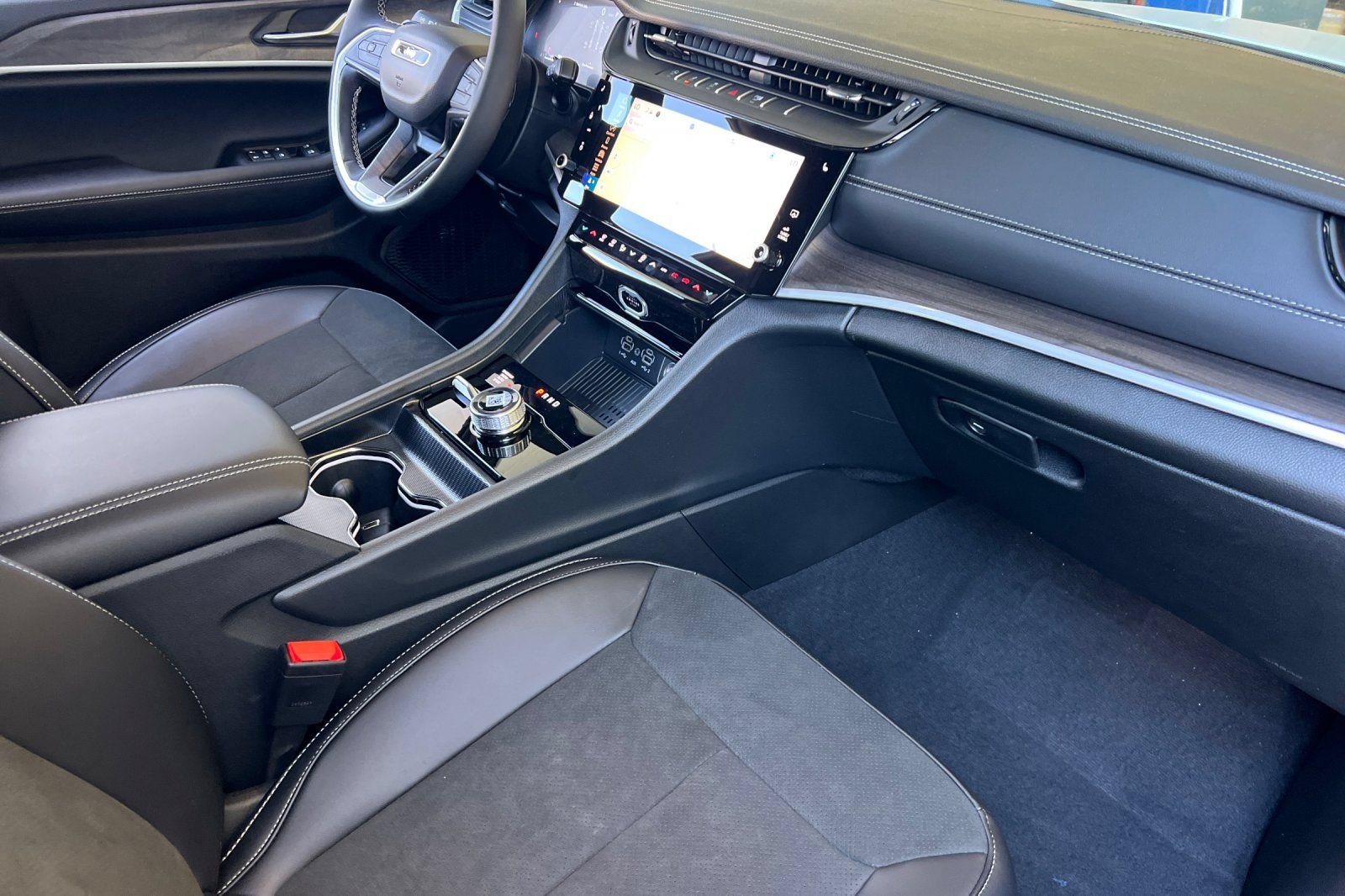 New 2026 Jeep Grand Cherokee Altitude AWD/4WD image 15
