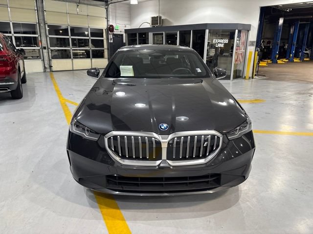 Used 2024 BMW i5 eDrive40i w/ Premium Package RWD image 2