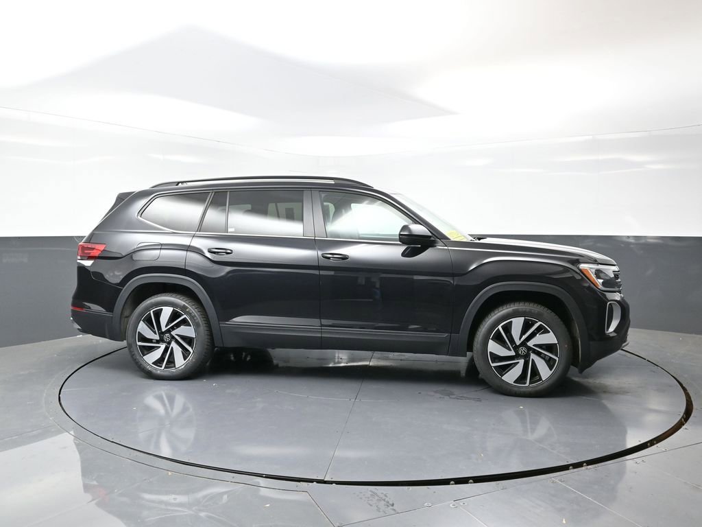 Used 2024 Volkswagen Atlas SE image 3