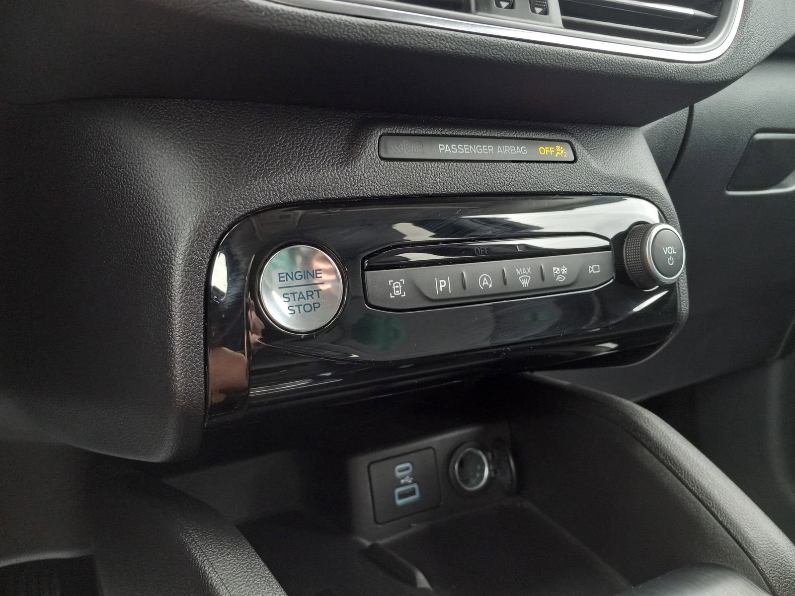 Used 2023 Ford Escape Platinum image 23