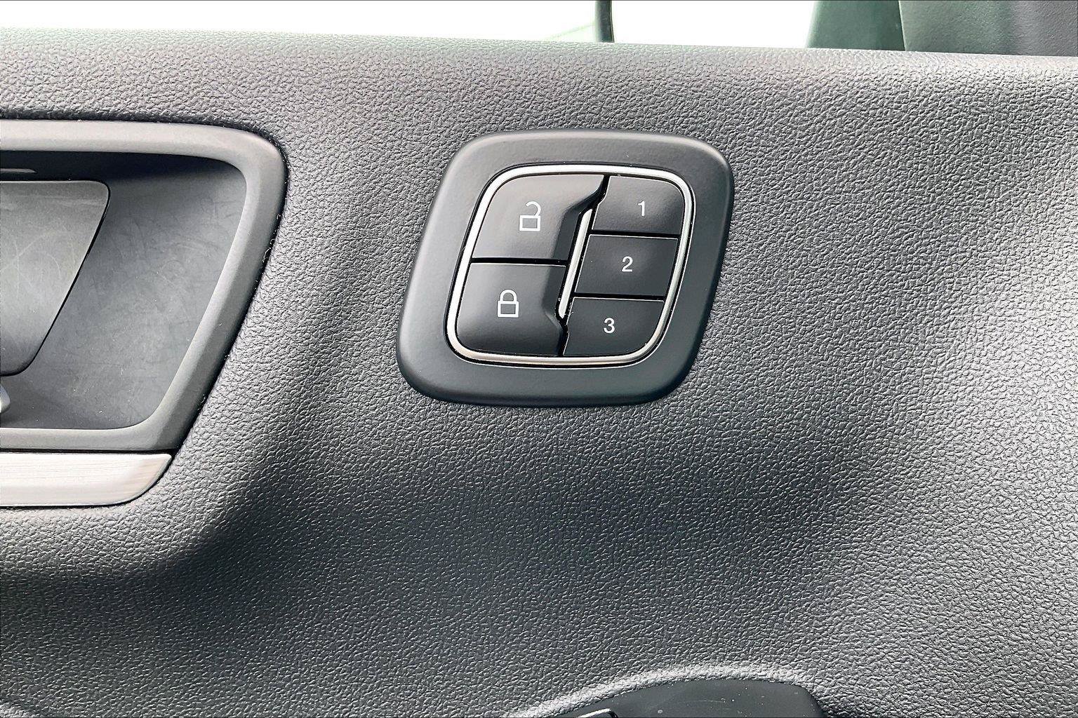 Used 2024 Ford Escape Platinum AWD/4WD image 34