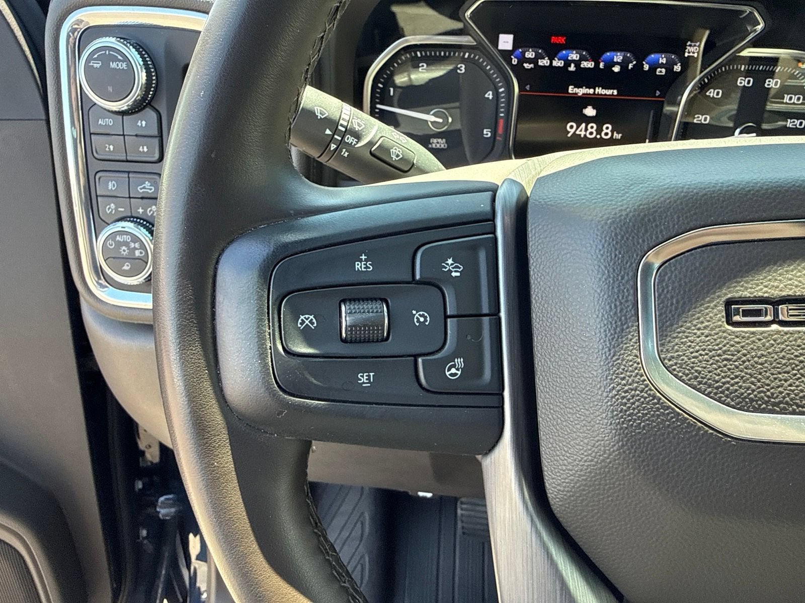 Used 2023 GMC Sierra 3500 Denali w/ Denali Ultimate Package AWD/4WD image 24