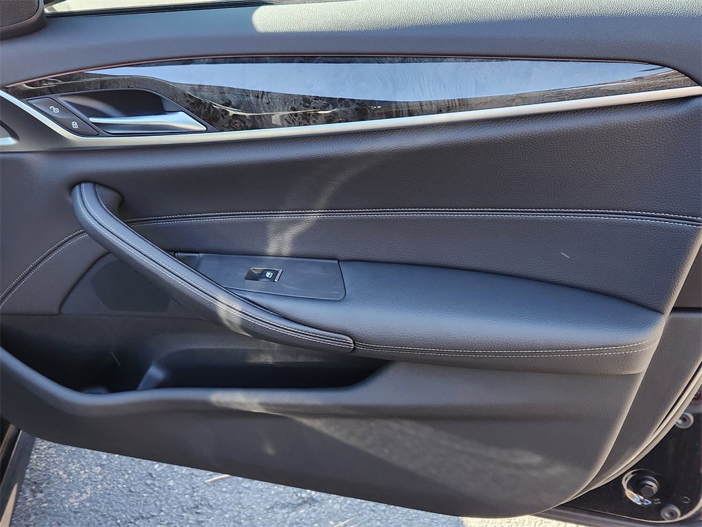 Used 2022 BMW 530i xDrive w/ M Sport Package image 15