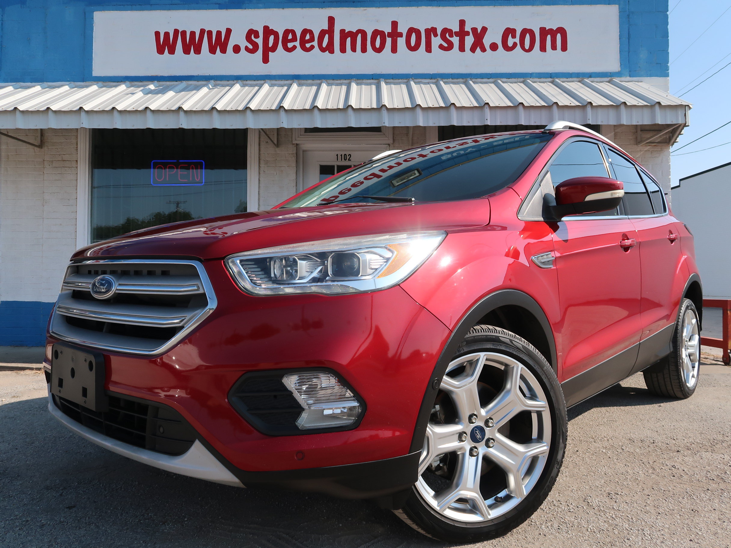 Used 2019 Ford Escape Titanium FWD image 1