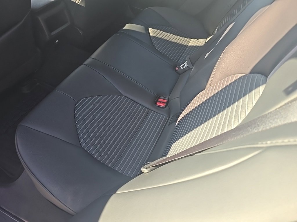 Used 2024 Toyota Camry SE image 11